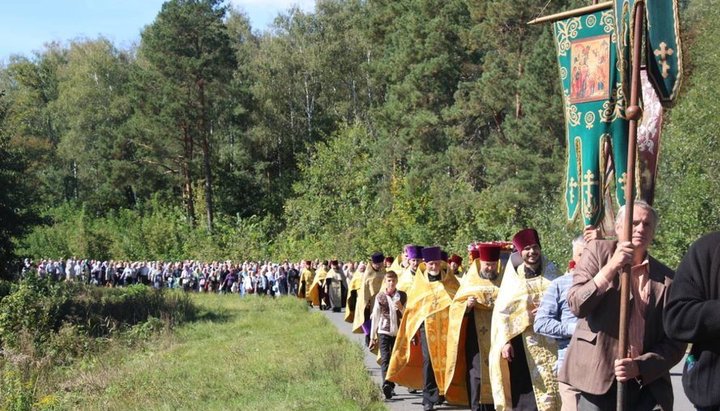 В Ніжинській єпархії пройшов хресний хід в честь свт Іоасафа Бєлгородського