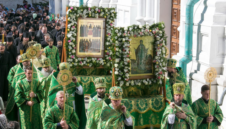 Хресний хід з іконою Святогірських святих