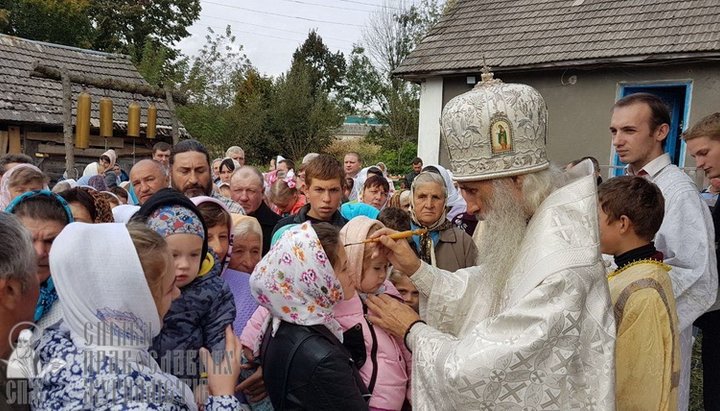 В селі Колосова освятили новий храм замість захопленого Київським патріархатом