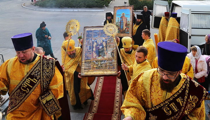 Крестный ход в честь 1030-летия Крещения Руси прибыл в изюмский Свято-Вознесенский кафедральный собор