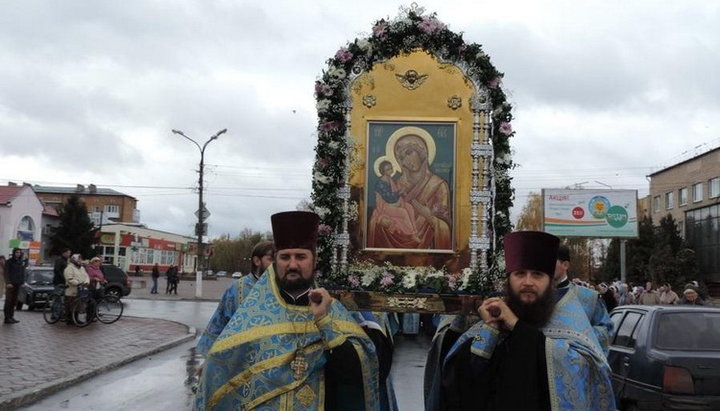 Крестный ход с Иерусалимской иконой Божией Матери в Носовке