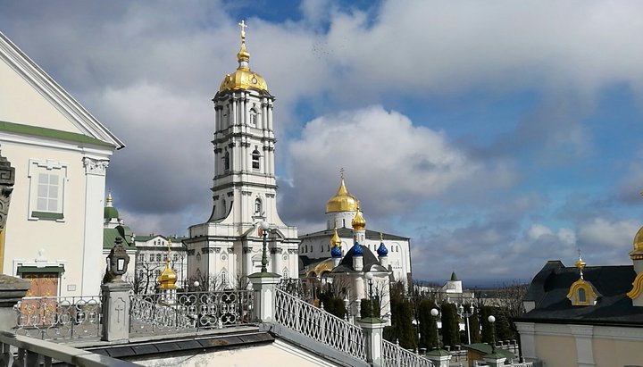 Тернопільська облрада закликала МВС забезпечити охорону Почаївської лаври