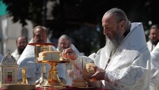 В усіх храмах УПЦ 40 днів будуть молитися за упокій убієнних священика Романа та монахині Алевтини