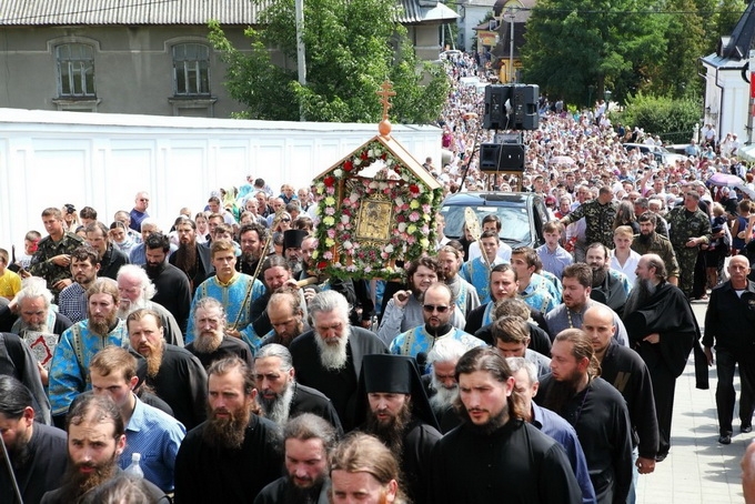 5000 вірян взяли участь у щорічному хресному ході з Почаївською іконою Божої Матері (ФОТО)