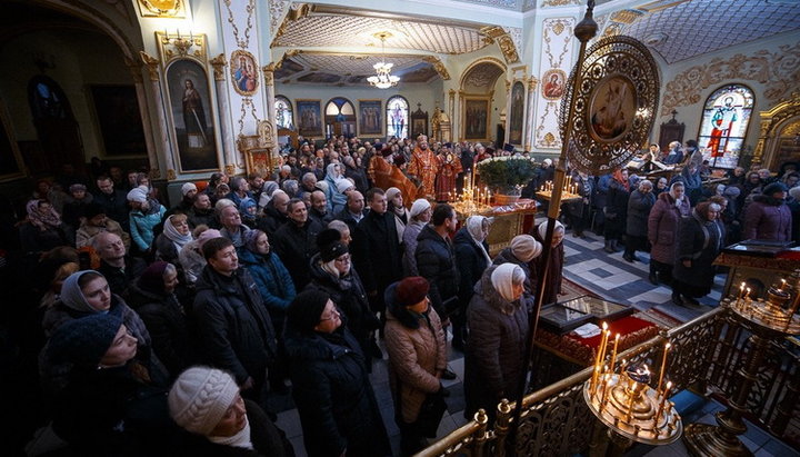 Віряни УПЦ на богослужінні