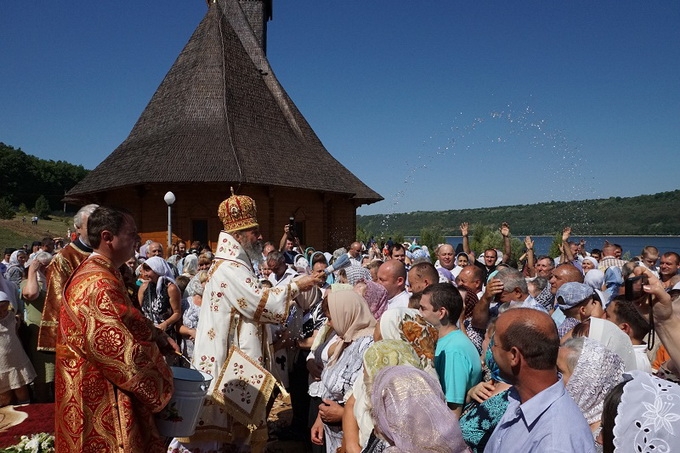 Блаженніший Митрополит Онуфрій на Буковині відслужив Літургію на березі Дністра (ФОТО)