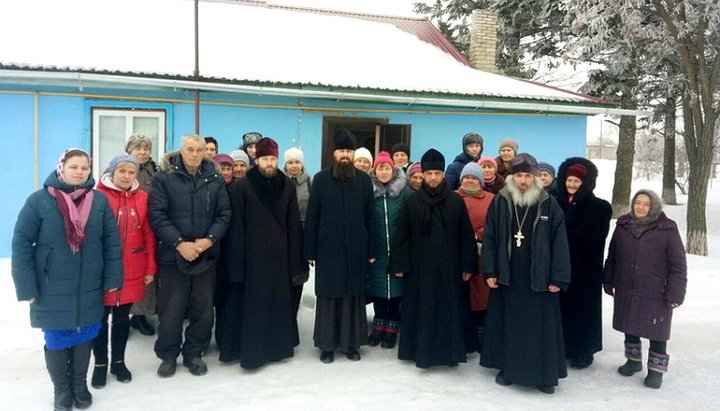 Прихожане храма УПЦ в с. Веселое встретились с новым настоятелем и подтвердили свою верность УПЦ,