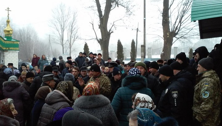 У зіткненні біля Свято-Преображенського храму, під час якого побили протоієрея Стефана Балана, брали участь радикали і представники правоохоронних органів