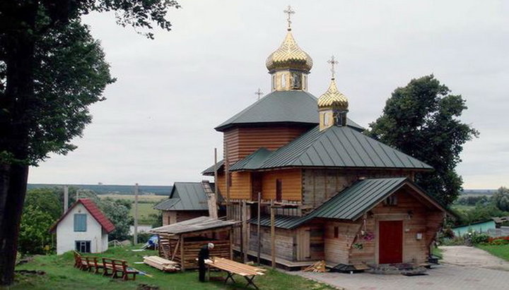 В с. Розваж попытались инициировать переход храма в ПЦУ, но передумали