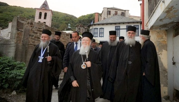 Representatives of the Holy Mount declared their support for the Patriarchate of Constantinople.