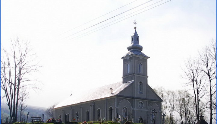 Церковь в честь Рождества Пресвятой Богородицы в поселке Ясиня