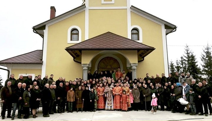 Protopriest Pavel Dumitru with the believers of the village of Bancheny, February 24, 2019