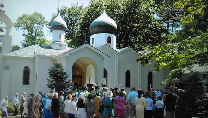 Серафимівський храм-пам'ятник відновленню повноти Братського спілкування і єдності всередині РПЦ, Сі-Кліфф, Нью-Йорк.