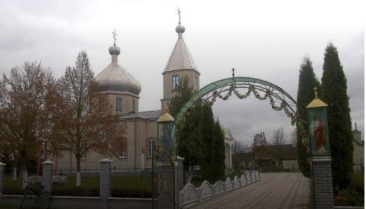 Вокруг этой церкви в Берегах продолжается противостояние УПЦ КП и УАПЦ.