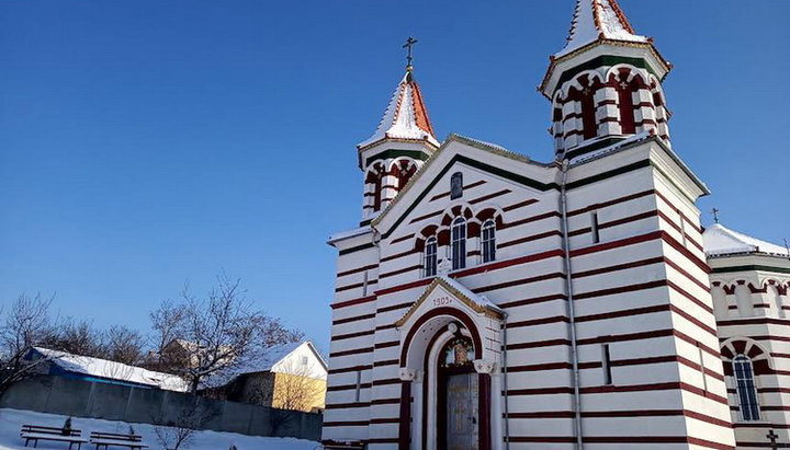 Храм УПЦ в честь Архистратига Божиего Михаила в селе Задубровка