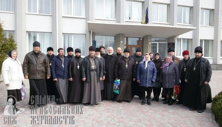 Сlerics of the Korets Deanery of the UOC ask to protect the believers and the rector of the temple in Kopytov