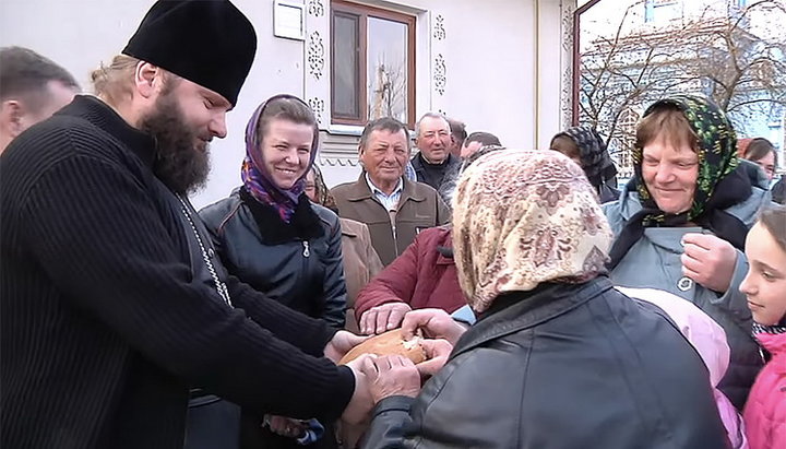 Викарий Ровенской епархии УПЦ, епископ Дубенский Пимен (Воят) с общиной Птичьей