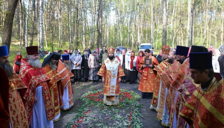 Духовенство молитвенно почтило память невинно убиенных монахов Рыхловского монастыря