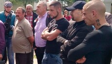 Бойовики з балончиками намагалися зірвати богослужіння УПЦ в Товтрах