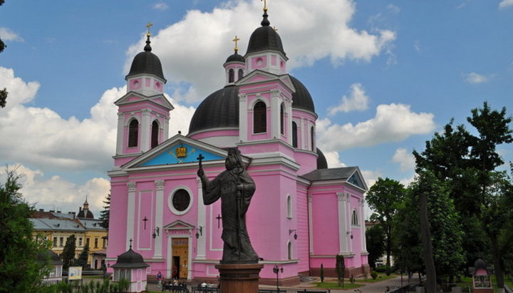 Свято-Духовский кафедральный Собор. Фото: Гид Черновцов