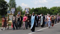 International cross procession to Pochaev Lavra crosses Ukraine’s border