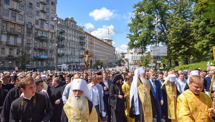 Учасники Великого хресного ходу. Фото: УПЦ