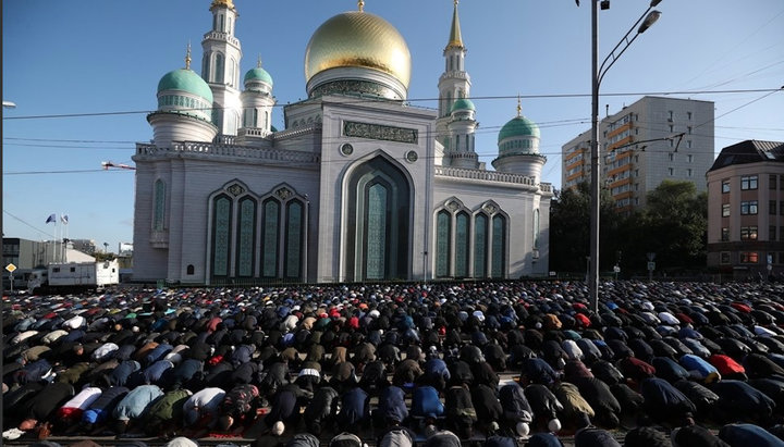 В Москве на Курбан-Байрам молилось почти 250 тысяч мусульман