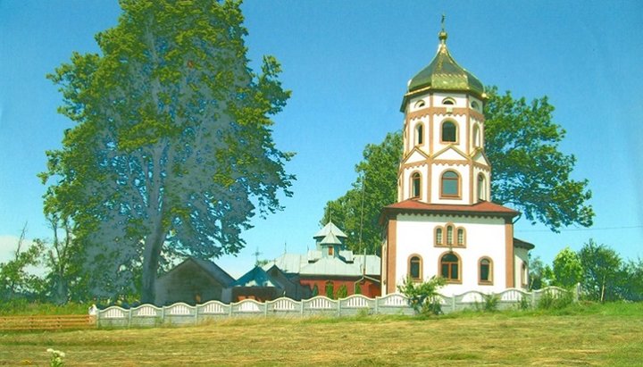 Храм в скиту на честь Різдва Пресвятої Богородиці у Зруб-Комарівському. Фото: Чернівецько-Буковинська єпархія