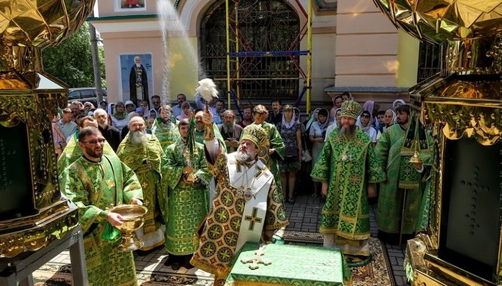 Освячення куполів для споруджуваного храму Святого Духа в с. Олексіївка. Фото: прес-служба Луганської єпархії