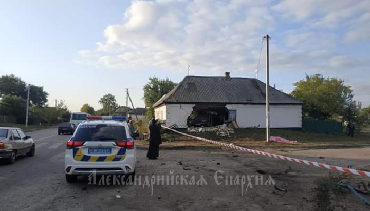 Автомобіль протаранив стіну храму в Звенигородці. Фото: Олександрійська єпархія УПЦ