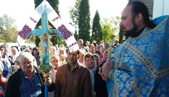 Громада відібраного чиновниками храму в Ясенах відзначила престольне свято. Фото: facebook.com/orthobuk