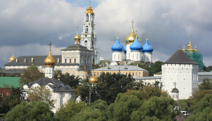 Свято-Троїцька Сергієва лавра. Фото: tonkosti.ru