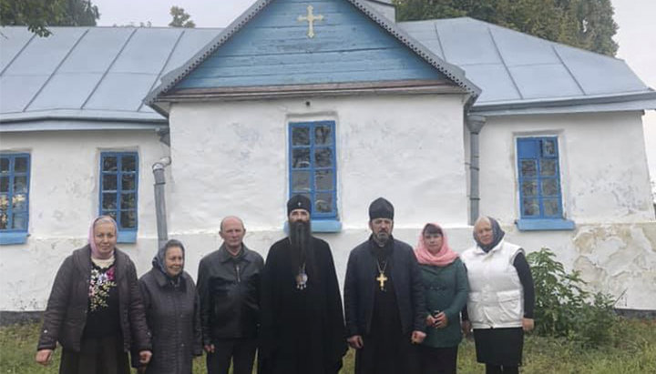 Metropolitan Varsonofy of Vinnitsa and Bar at the temple in honor of the Great Martyr George the Victorious. Photo: Facebook