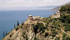 An earthquake shakes Mount Athos