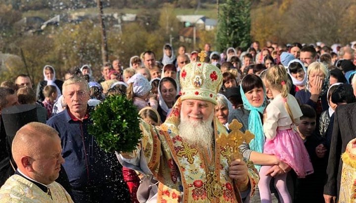 Митрополит Феодор очолив хресний хід з освяченням оновленого храму на Закарпатті. Фото: Мукачівська єпархія