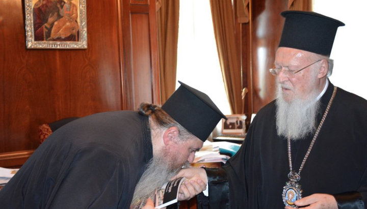 Metropolitan Iustinos of Kalamaria and Nea Krini and Patriarch Bartholomew. Photo: vimaorthodoxias.gr