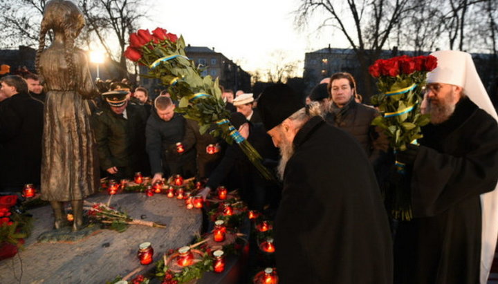 Блаженніший Митрополит Онуфрій взяв участь у церемонії пам'яті жертв Голодомору в Києві. Фото: church.ua