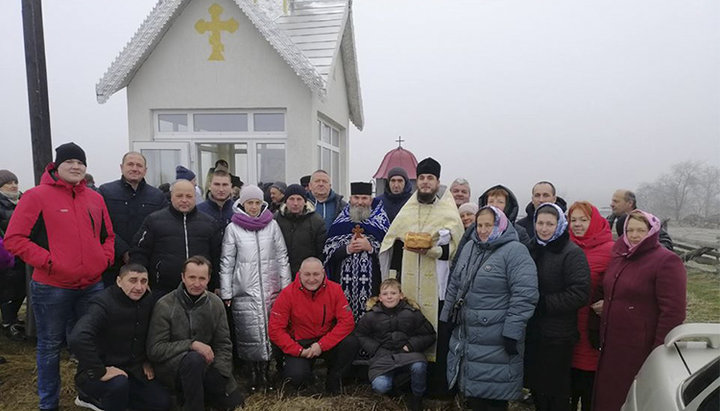 Віряни канонічної Церкви біля нової каплиці. Фото: Facebook