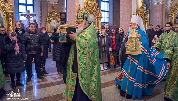 Одесская епархия передала жителям Донбасса частицу мощей преподобного Кукши. Фото: eparhiya.od.ua