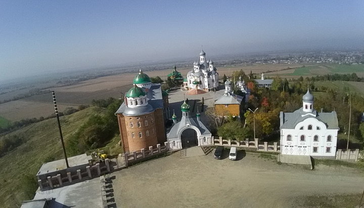 В Черновицкой епархии пройдет крестный ход в Свято-Аннинский монастырь. Фото: azbyka.ru