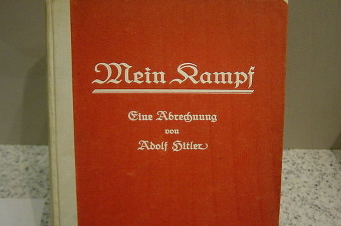 В Германии планируют переиздать «библию нацизма»: мнение духовенства