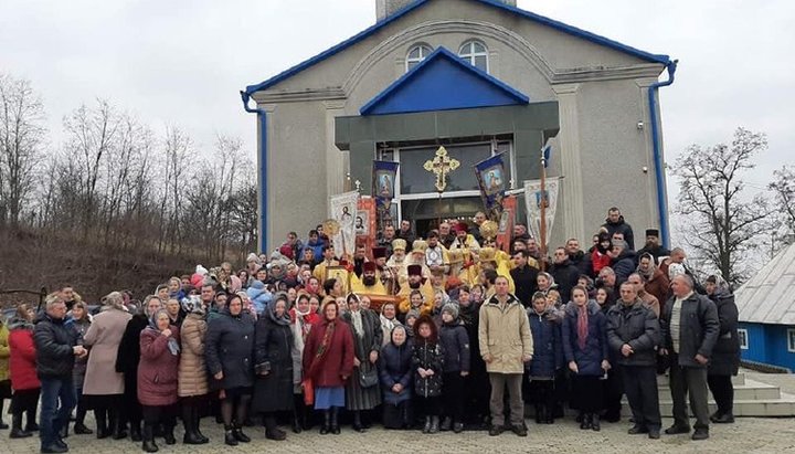 Община УПЦ в с. Рынгач в день памяти свт. Спиридона Чудотворца. Фото: Facebook