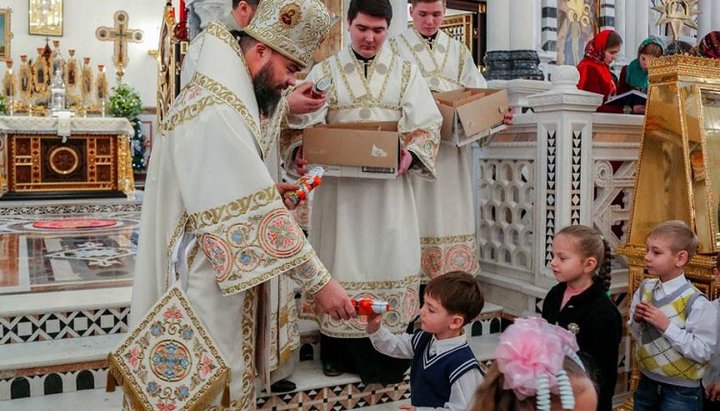 Митрополит Горлівський і Слов’янський Митрофан. Різдвяна літургія в Богоявленському кафедральному соборі. Фото: пресс-служба Горловской епархии