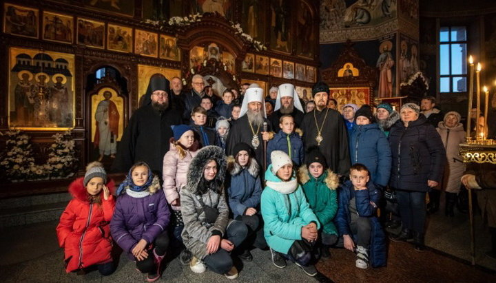 Встреча Предстоятеля и иерархов УПЦ со школьниками, проживающими на прифронтовых территориях Донбасса. Фото: kdais.kiev.ua