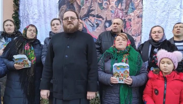 Believers of the UOC village of Mikhailivka. Photo: screen video