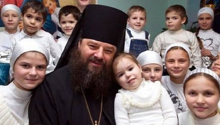 Archbishop Longin surrounded by his wards. Photo: Facebook