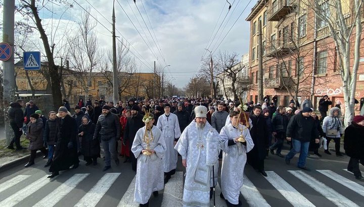 Крестный ход на улице Херсона. Фото: pravoslavie.ks.ua