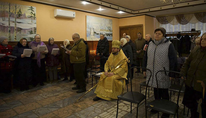 «Богослужіння» ПЦУ в селі Морозівка Київської області. Фото: Facebook