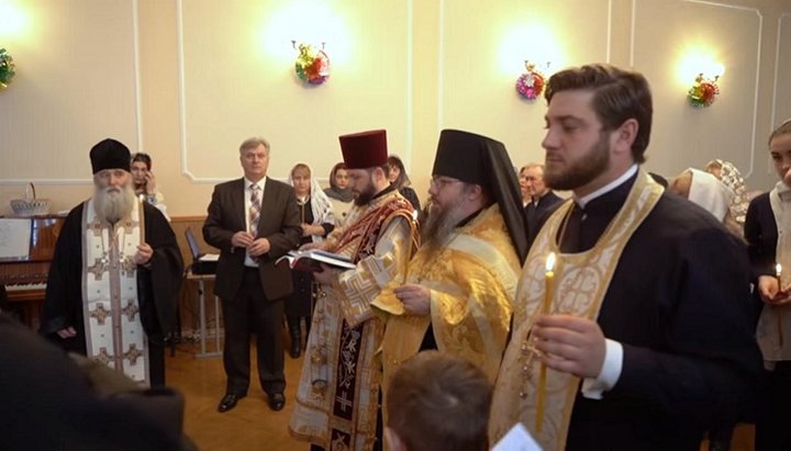 Освячення гімназії в Чернівцях. Фото: скрін відео