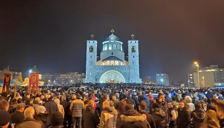 Літія в Подгориці біля храму Воскресіння Христового, 01.02.2020. Фото: mitropolija.com